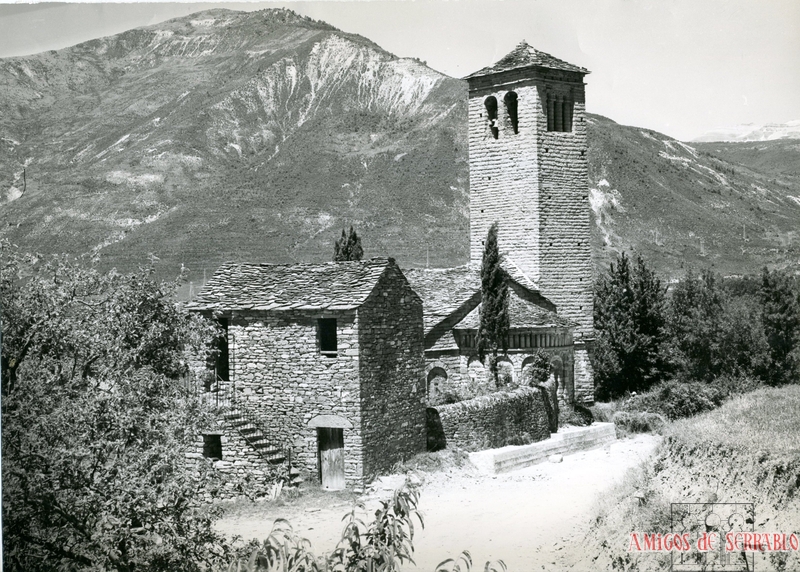 Iglesia de San Pedro de Lárrede antes de la restauración